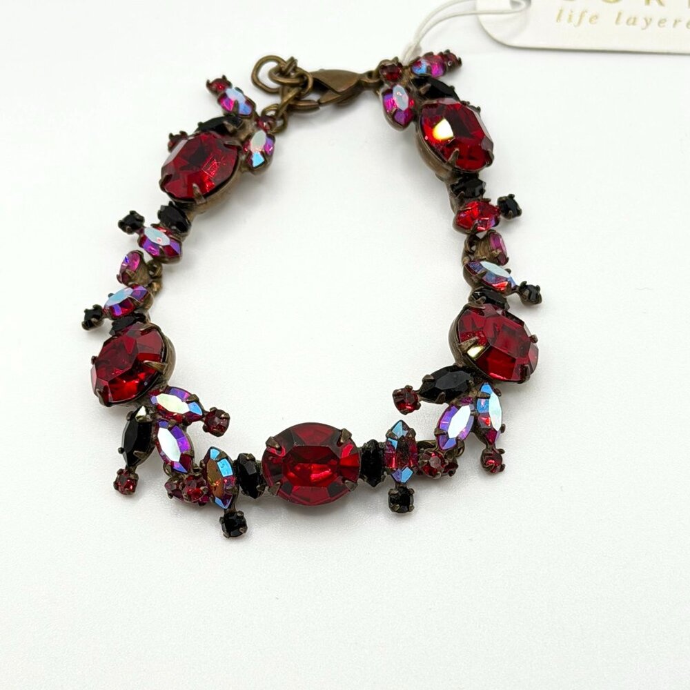 Sorrelli Classic Clover Bracelet With Red Swarovski Crystals & Antique Gold-Tone